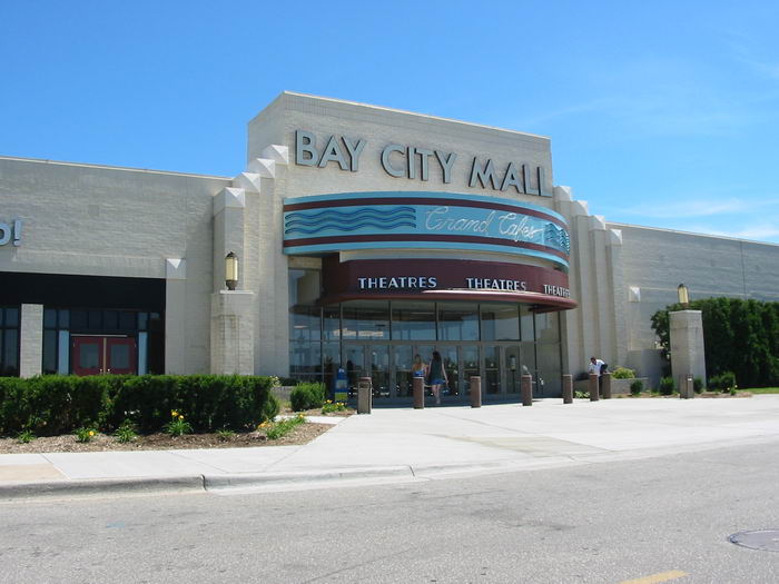 Bay City Mall (Bay City Town Center) - Entrance From 2002
